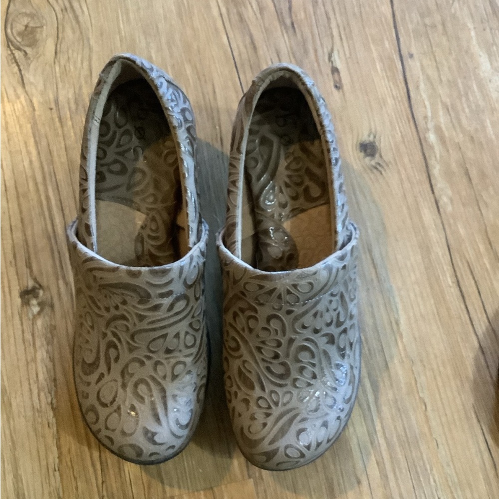 Boc casual dress shoe